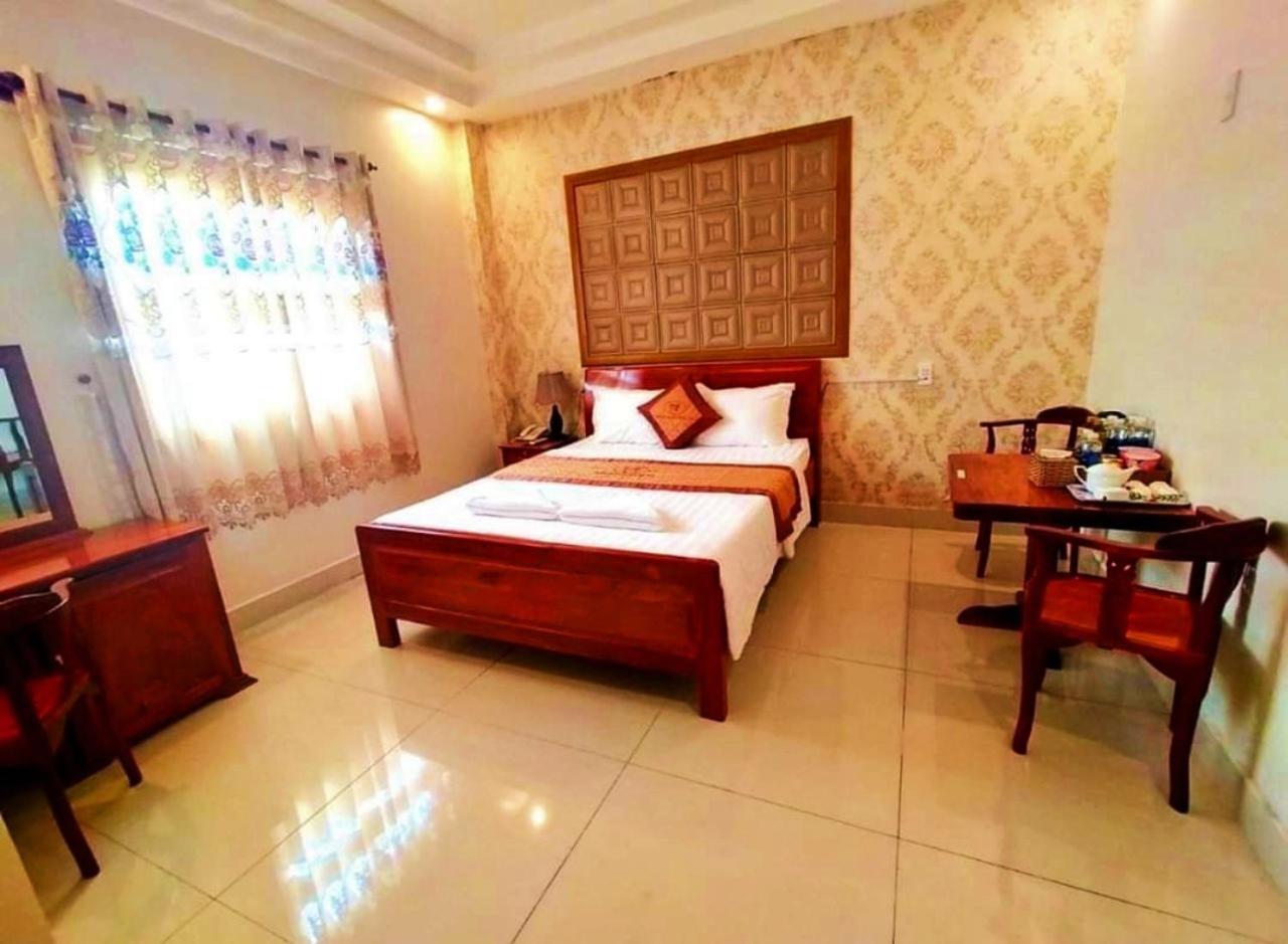 Hotel Khach San Tuong Vy Rach Gia Exterior foto