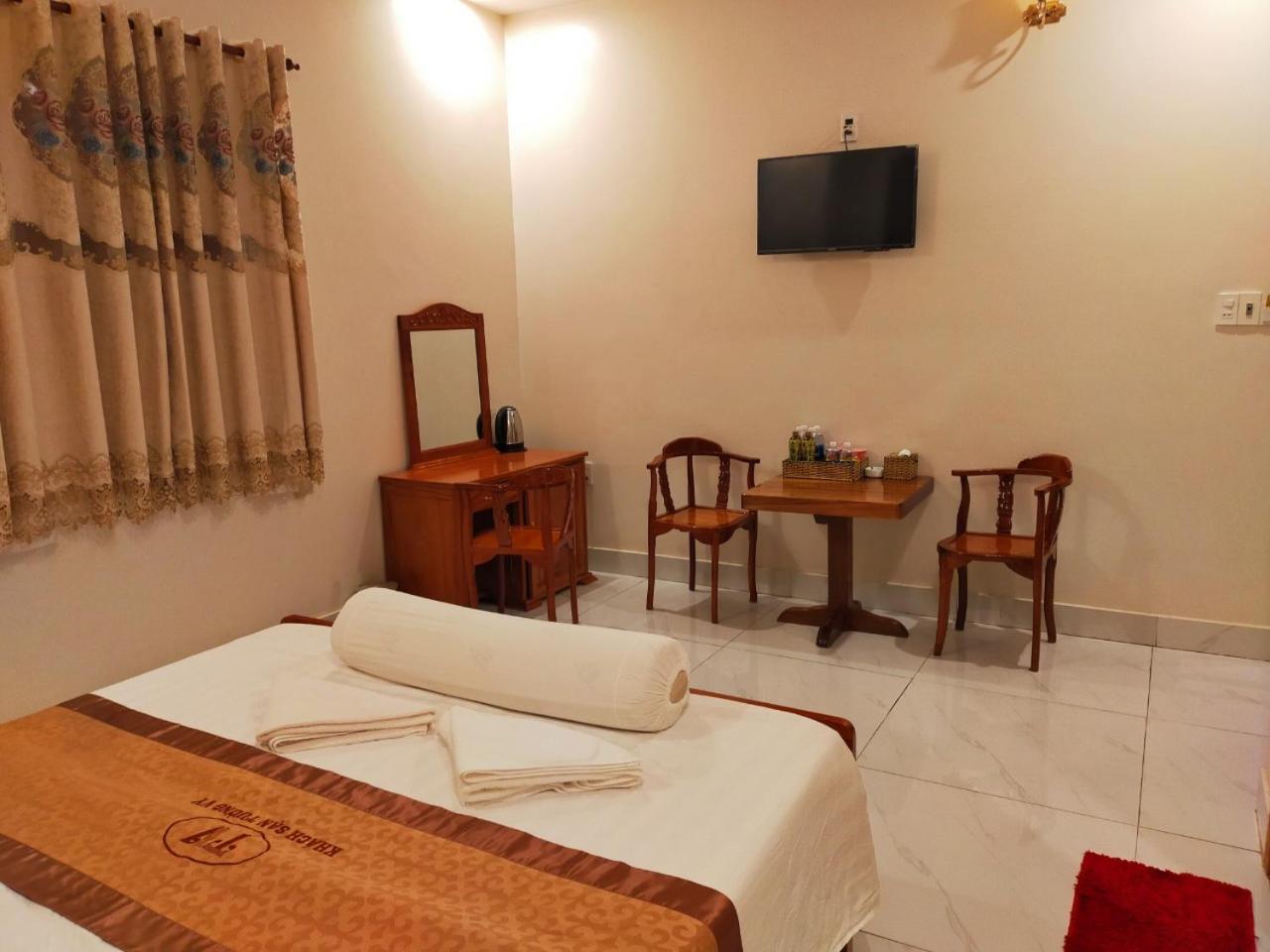 Hotel Khach San Tuong Vy Rach Gia Exterior foto