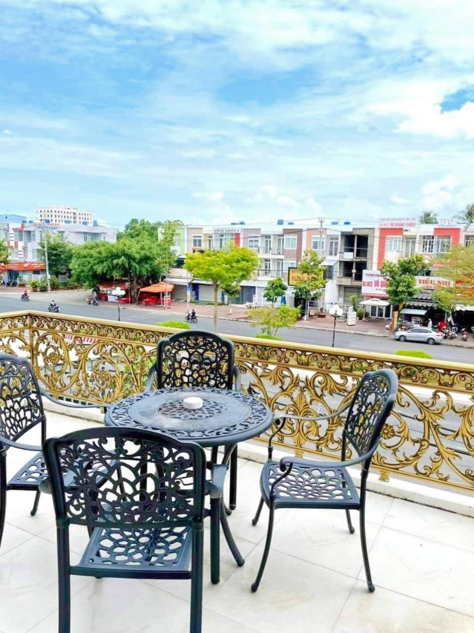 Hotel Khach San Tuong Vy Rach Gia Exterior foto